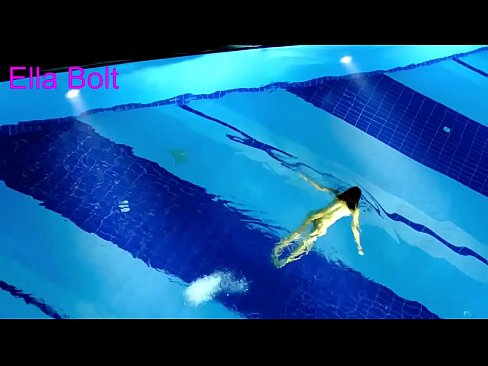 ❤️ No puedo dejar de mirar, joven rubia pillada nadando desnuda en la piscina del complejo ELLA BOLT ❤️ Video de porno en es.basseyn-vsem.ru ❌️