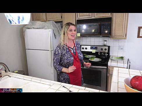 ❤️ Madrastra ordeñándole en la cocina antes de su cita ❤️ Video de porno en es.basseyn-vsem.ru ❌️