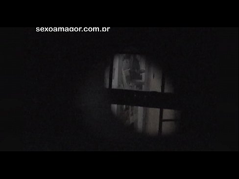 ❤️ Rubia es grabada en secreto por un voyeur del barrio escondido detrás de unos ladrillos huecos ❤️ Video de porno en es.basseyn-vsem.ru ❌️
