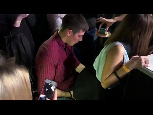 ❤️ Sexo real en una discoteca rusa. Chica rusa de 18 años en el ano y la vagina follada en un club nocturno ❤️ Video de porno en es.basseyn-vsem.ru ❌️